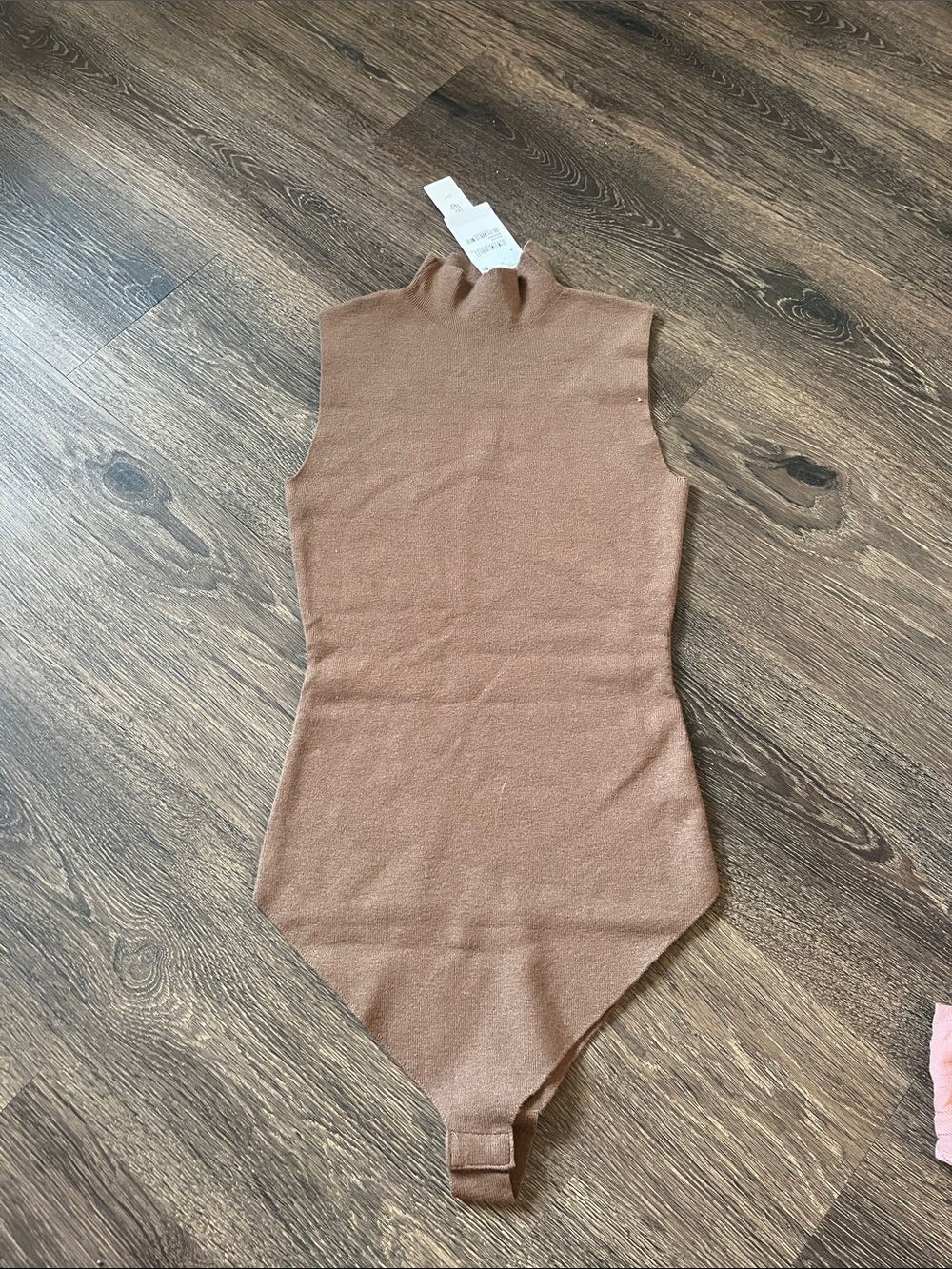 Sleeveless Mock Neck Bodysuit in Warm Brown